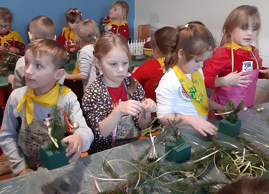 MISIAKI I ŻABKI NA WYCIECZCE W DRZEWINIE grafika