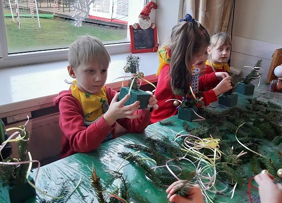 MISIAKI I ŻABKI NA WYCIECZCE W DRZEWINIE grafika