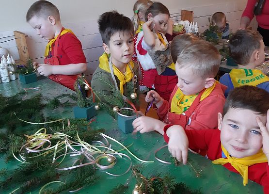 MISIAKI I ŻABKI NA WYCIECZCE W DRZEWINIE grafika