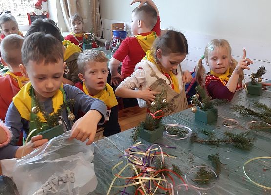 MISIAKI I ŻABKI NA WYCIECZCE W DRZEWINIE grafika