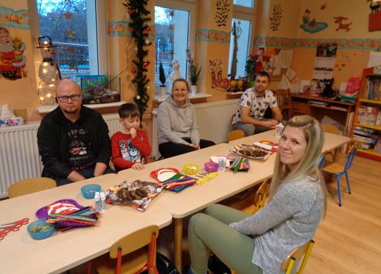 ŚWIĄTECZNE WARSZTATY PLASTYCZNE U MOTYLKÓW grafika