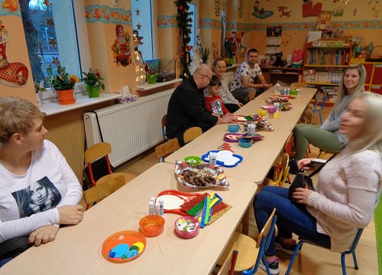 ŚWIĄTECZNE WARSZTATY PLASTYCZNE U MOTYLKÓW grafika