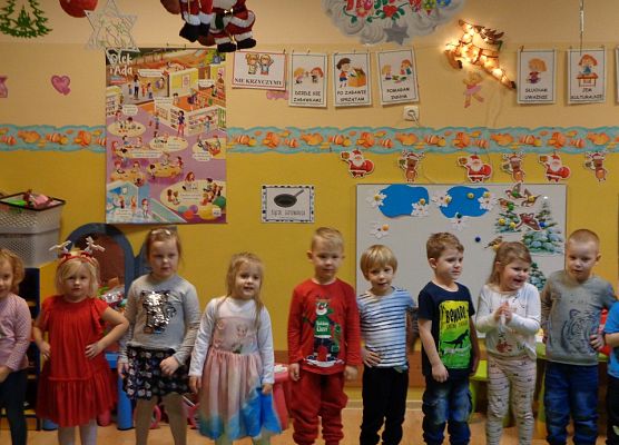 ŚWIĄTECZNE WARSZTATY PLASTYCZNE U MOTYLKÓW grafika