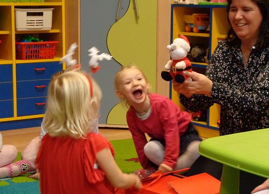 ŚWIĄTECZNE WARSZTATY PLASTYCZNE U MOTYLKÓW grafika