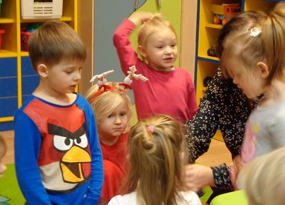 ŚWIĄTECZNE WARSZTATY PLASTYCZNE U MOTYLKÓW grafika