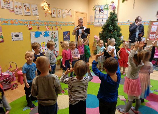 ŚWIĄTECZNE WARSZTATY PLASTYCZNE U MOTYLKÓW grafika