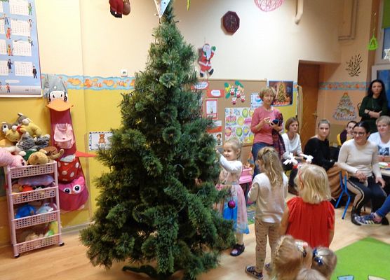 ŚWIĄTECZNE WARSZTATY PLASTYCZNE U MOTYLKÓW grafika