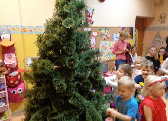 ŚWIĄTECZNE WARSZTATY PLASTYCZNE U MOTYLKÓW grafika