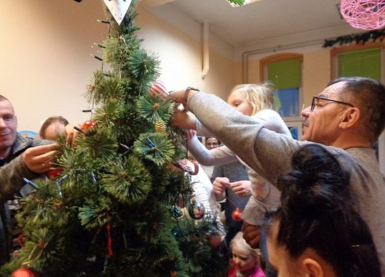 ŚWIĄTECZNE WARSZTATY PLASTYCZNE U MOTYLKÓW grafika