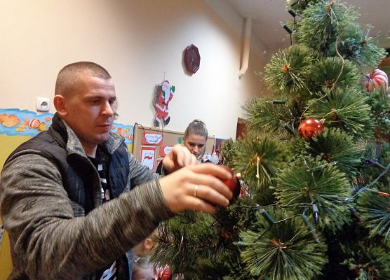 ŚWIĄTECZNE WARSZTATY PLASTYCZNE U MOTYLKÓW grafika