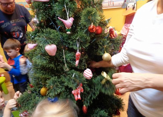 ŚWIĄTECZNE WARSZTATY PLASTYCZNE U MOTYLKÓW grafika