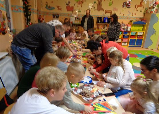 ŚWIĄTECZNE WARSZTATY PLASTYCZNE U MOTYLKÓW grafika