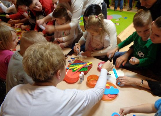 ŚWIĄTECZNE WARSZTATY PLASTYCZNE U MOTYLKÓW grafika