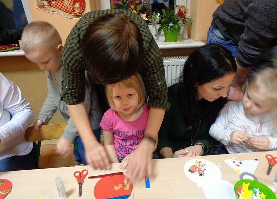 ŚWIĄTECZNE WARSZTATY PLASTYCZNE U MOTYLKÓW grafika