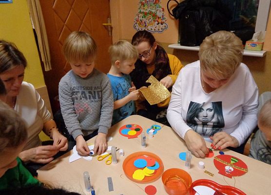 ŚWIĄTECZNE WARSZTATY PLASTYCZNE U MOTYLKÓW grafika