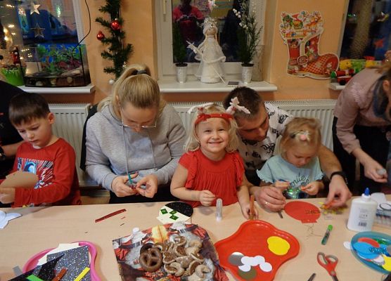 ŚWIĄTECZNE WARSZTATY PLASTYCZNE U MOTYLKÓW grafika