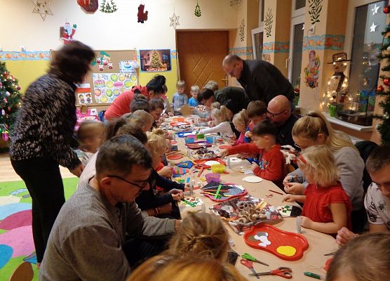 ŚWIĄTECZNE WARSZTATY PLASTYCZNE U MOTYLKÓW grafika