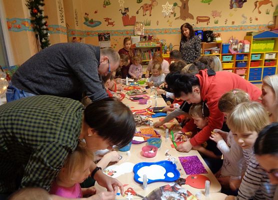ŚWIĄTECZNE WARSZTATY PLASTYCZNE U MOTYLKÓW grafika