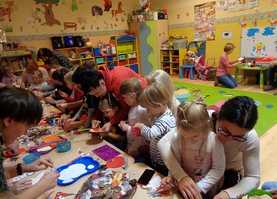 ŚWIĄTECZNE WARSZTATY PLASTYCZNE U MOTYLKÓW grafika