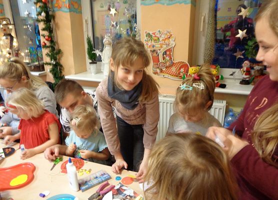 ŚWIĄTECZNE WARSZTATY PLASTYCZNE U MOTYLKÓW grafika