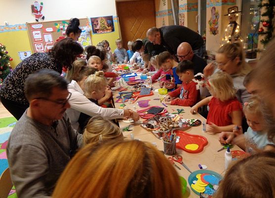 ŚWIĄTECZNE WARSZTATY PLASTYCZNE U MOTYLKÓW grafika