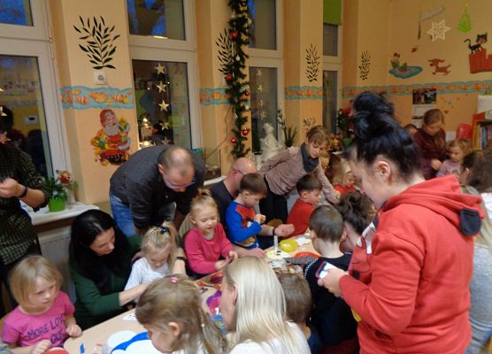 ŚWIĄTECZNE WARSZTATY PLASTYCZNE U MOTYLKÓW grafika