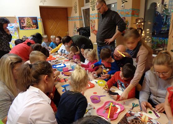 ŚWIĄTECZNE WARSZTATY PLASTYCZNE U MOTYLKÓW grafika