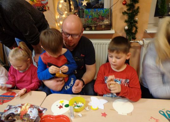 ŚWIĄTECZNE WARSZTATY PLASTYCZNE U MOTYLKÓW grafika