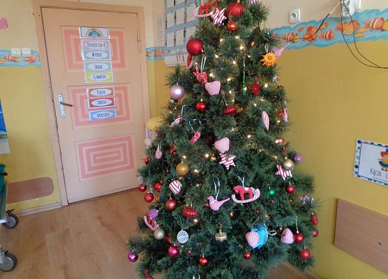 ŚWIĄTECZNE WARSZTATY PLASTYCZNE U MOTYLKÓW grafika