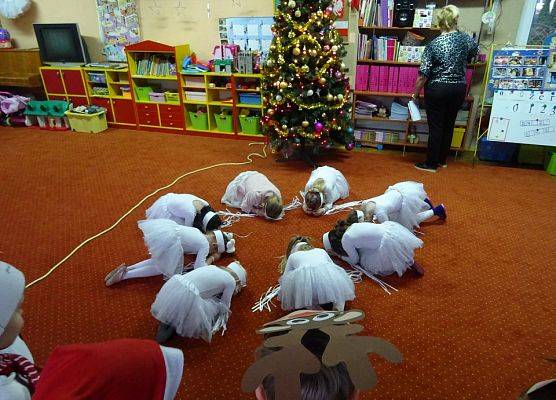 KOTKI  W  OCZEKIWANIU  NA  ŚWIĘTA grafika