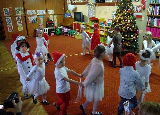 KOTKI  W  OCZEKIWANIU  NA  ŚWIĘTA grafika