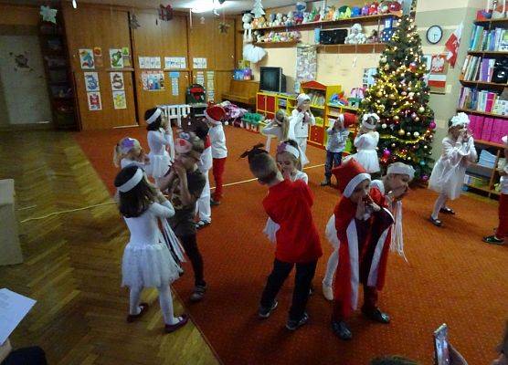 KOTKI  W  OCZEKIWANIU  NA  ŚWIĘTA grafika