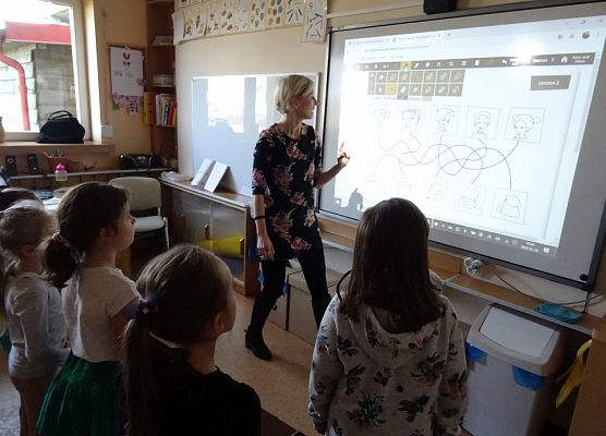 MISIAKI  W  SPOŁECZNEJ  JĘZYKOWEJ  SZKOLE  PODSTAWOWEJ  grafika