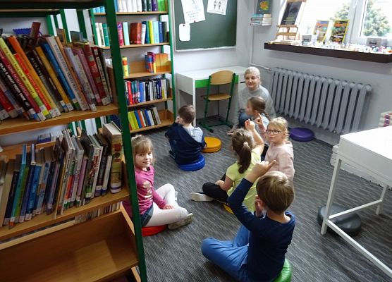 MISIAKI  W  SPOŁECZNEJ  JĘZYKOWEJ  SZKOLE  PODSTAWOWEJ  grafika