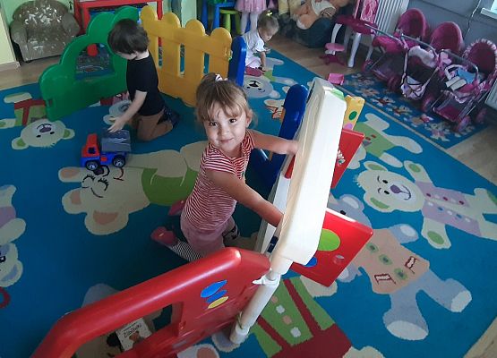 MALUCHY - DZIELNE  ZUCHY  grafika