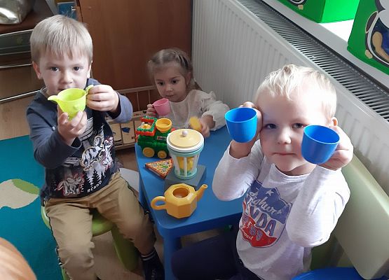 MALUCHY - DZIELNE  ZUCHY  grafika