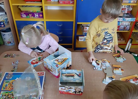 MALUCHY - DZIELNE  ZUCHY  grafika