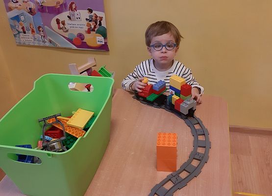 MALUCHY - DZIELNE  ZUCHY  grafika