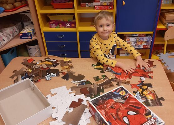 MALUCHY - DZIELNE  ZUCHY  grafika