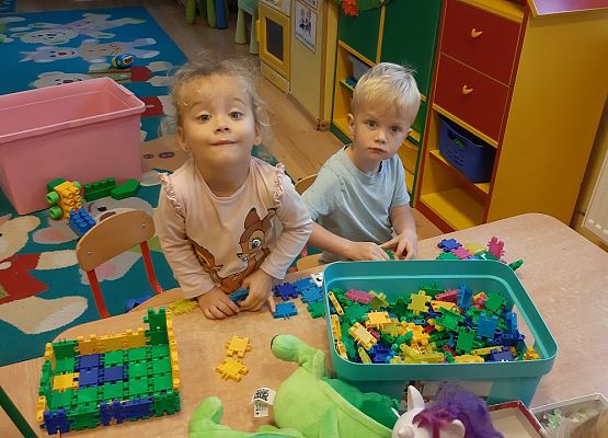 MALUCHY - DZIELNE  ZUCHY  grafika