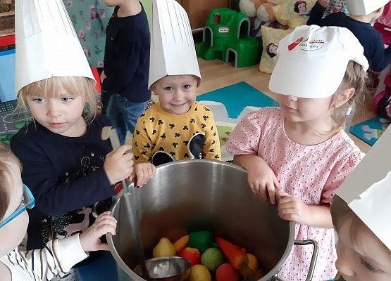 MALUCHY - DZIELNE  ZUCHY  grafika