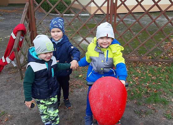 MALUCHY - DZIELNE  ZUCHY  grafika