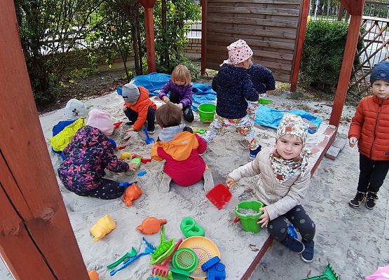 MALUCHY - DZIELNE  ZUCHY  grafika