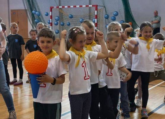 SPORTOWY PIKNIK W SZKOLE PODSTAWOWEJ NR7 grafika