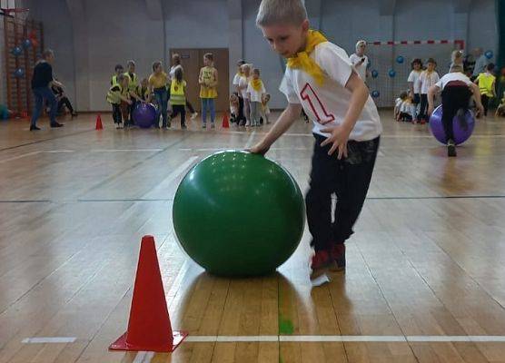 SPORTOWY PIKNIK W SZKOLE PODSTAWOWEJ NR7 grafika