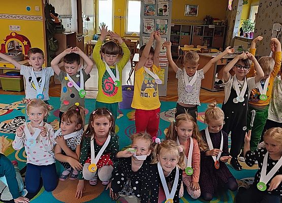 DZIEŃ  KROPKI  U  MISIAKÓW  I  SŁONECZEK grafika