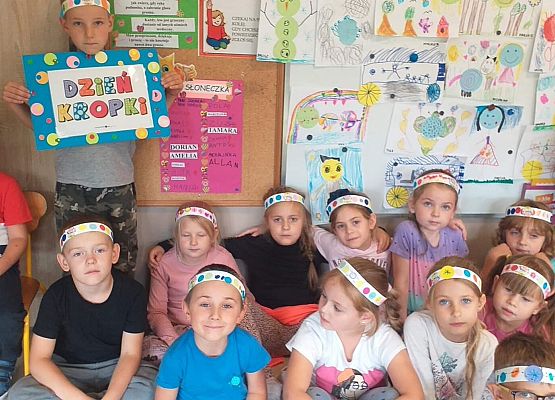 DZIEŃ  KROPKI  U  MISIAKÓW  I  SŁONECZEK grafika