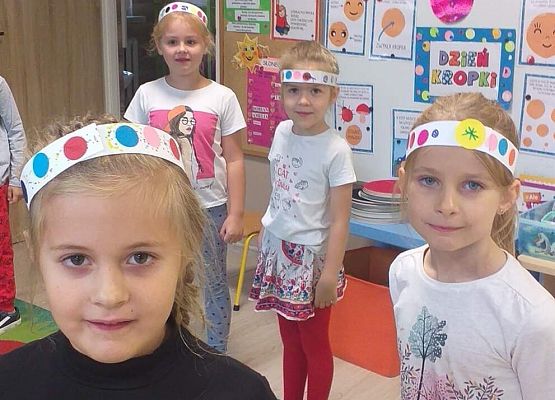 DZIEŃ  KROPKI  U  MISIAKÓW  I  SŁONECZEK grafika