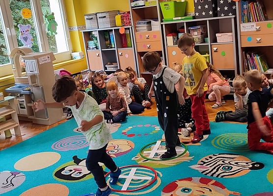 DZIEŃ  KROPKI  U  MISIAKÓW  I  SŁONECZEK grafika