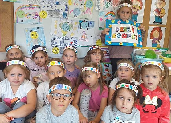 DZIEŃ  KROPKI  U  MISIAKÓW  I  SŁONECZEK grafika